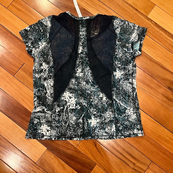 Lululemon shirt - Picture 2 of 3